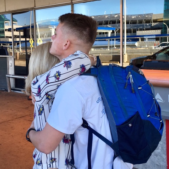 Meet your Posher, Kimberly Ann a one year Veteran Posh Ambassador! 💗🎉 - Picture 7 of 8